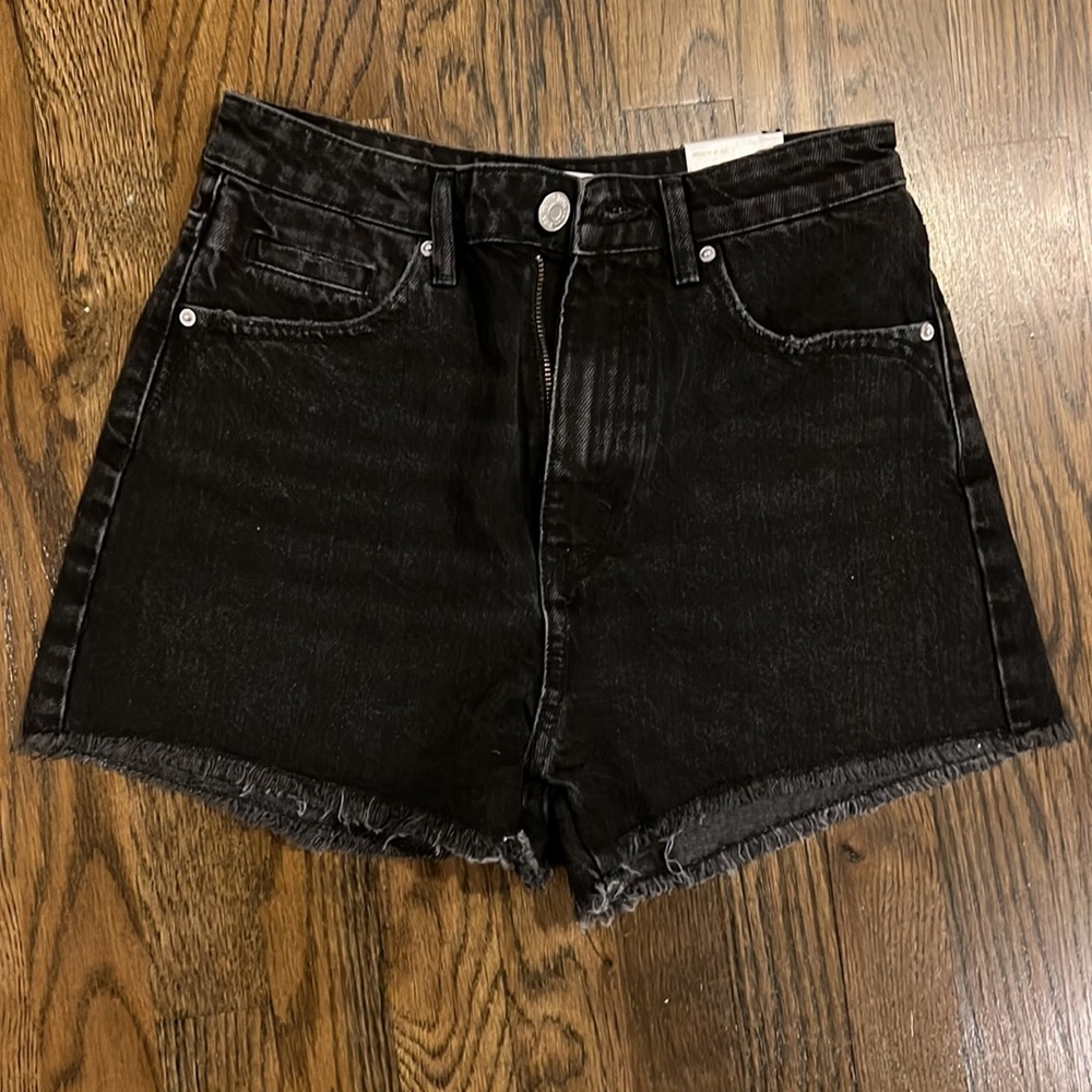 Zara High Waisted Frayed Hem Shorts 💫 - Picture 2 of 3